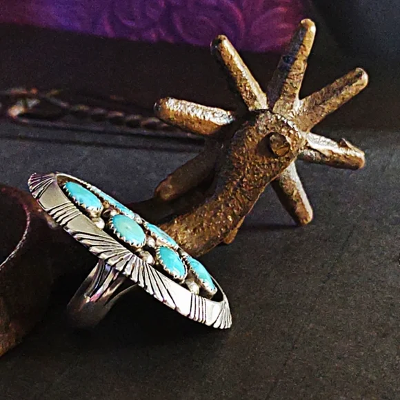 **"SOLD***Vintage Navajo Signed Turquoise Sterling Silver Ring - Picture 6 of 11